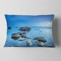 Designart stjenovito plavo more - jastuk za bacanje fotografije morskog pejzaža-12x20