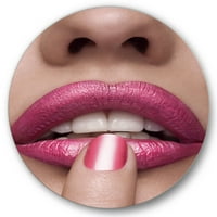 Designart 'Pink ženski usne sa prstom na usta' Modern Circle Metal Wall Art-disk 11